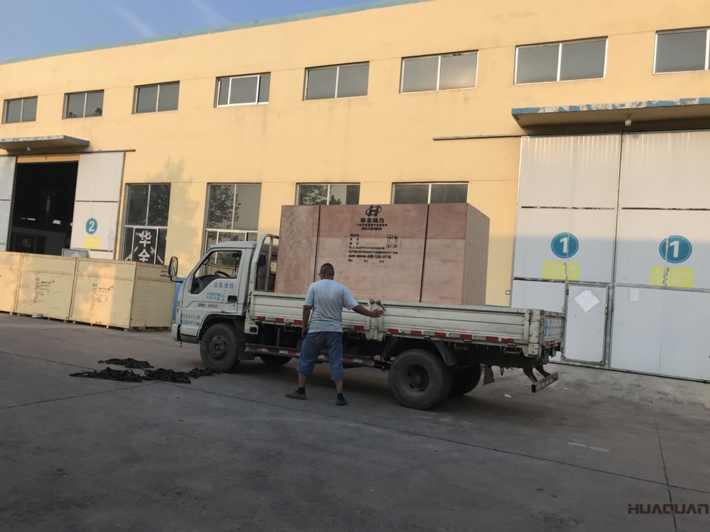 7月22號一臺HQ300GF標(biāo)配型柴油發(fā)電機組已發(fā)往河南