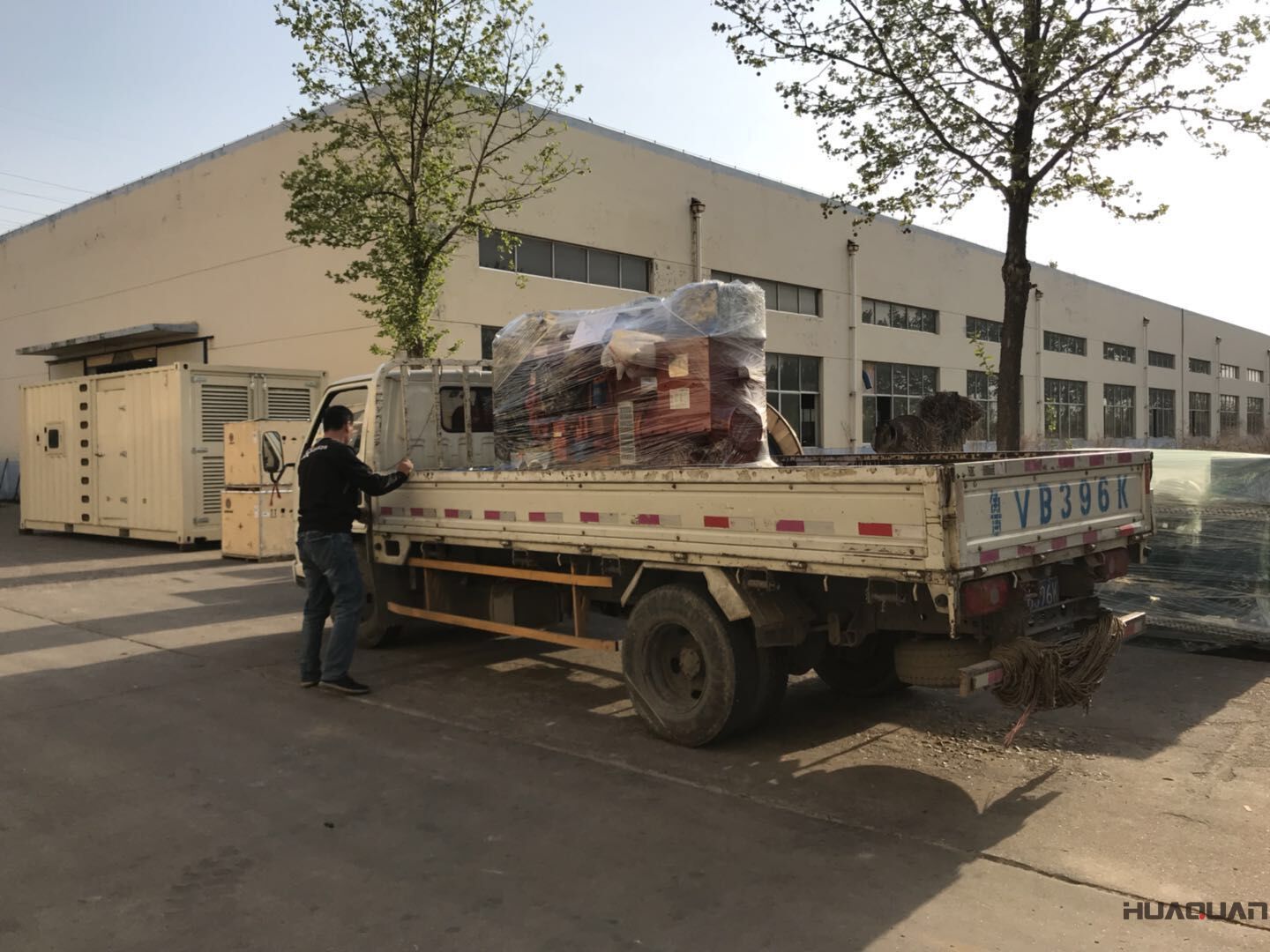 8月8日，一臺50kw標(biāo)配柴油發(fā)電機(jī)組從全動力成功發(fā)往江蘇