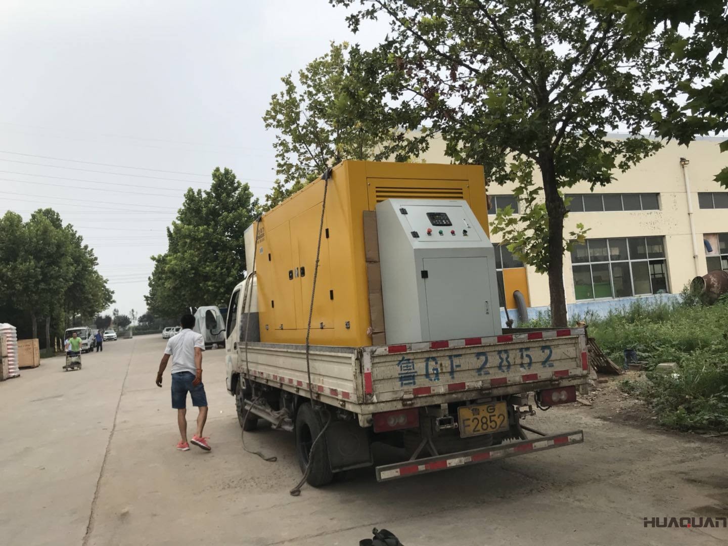 一臺200kw標配柴油發電機組于8月25日順利發往山東省