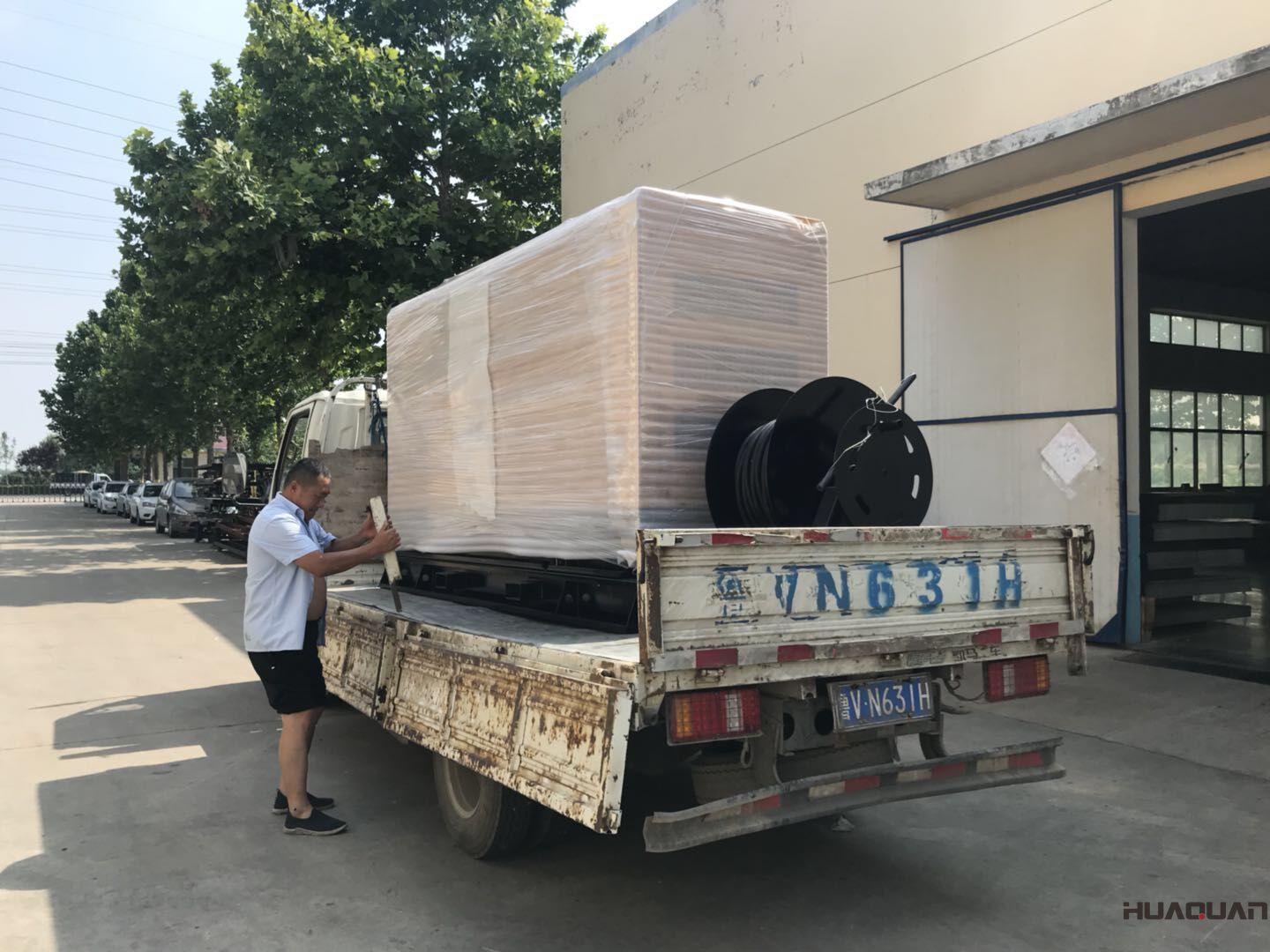 一臺20kw立柜柴油發(fā)電機(jī)組于8月28日順利發(fā)往福建