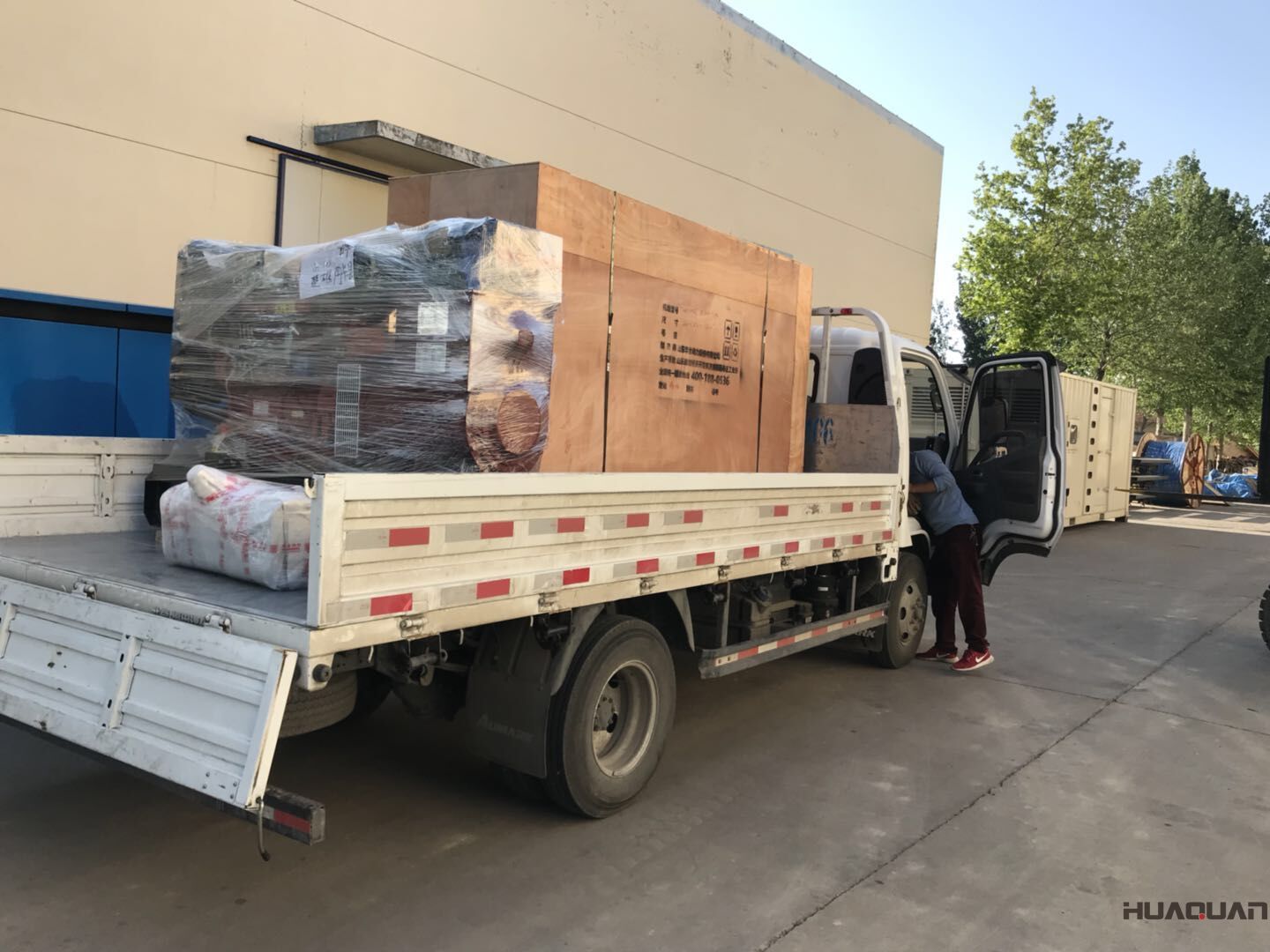 一臺100kw自動化柴油發(fā)電機(jī)組于8月29日成功發(fā)往山東