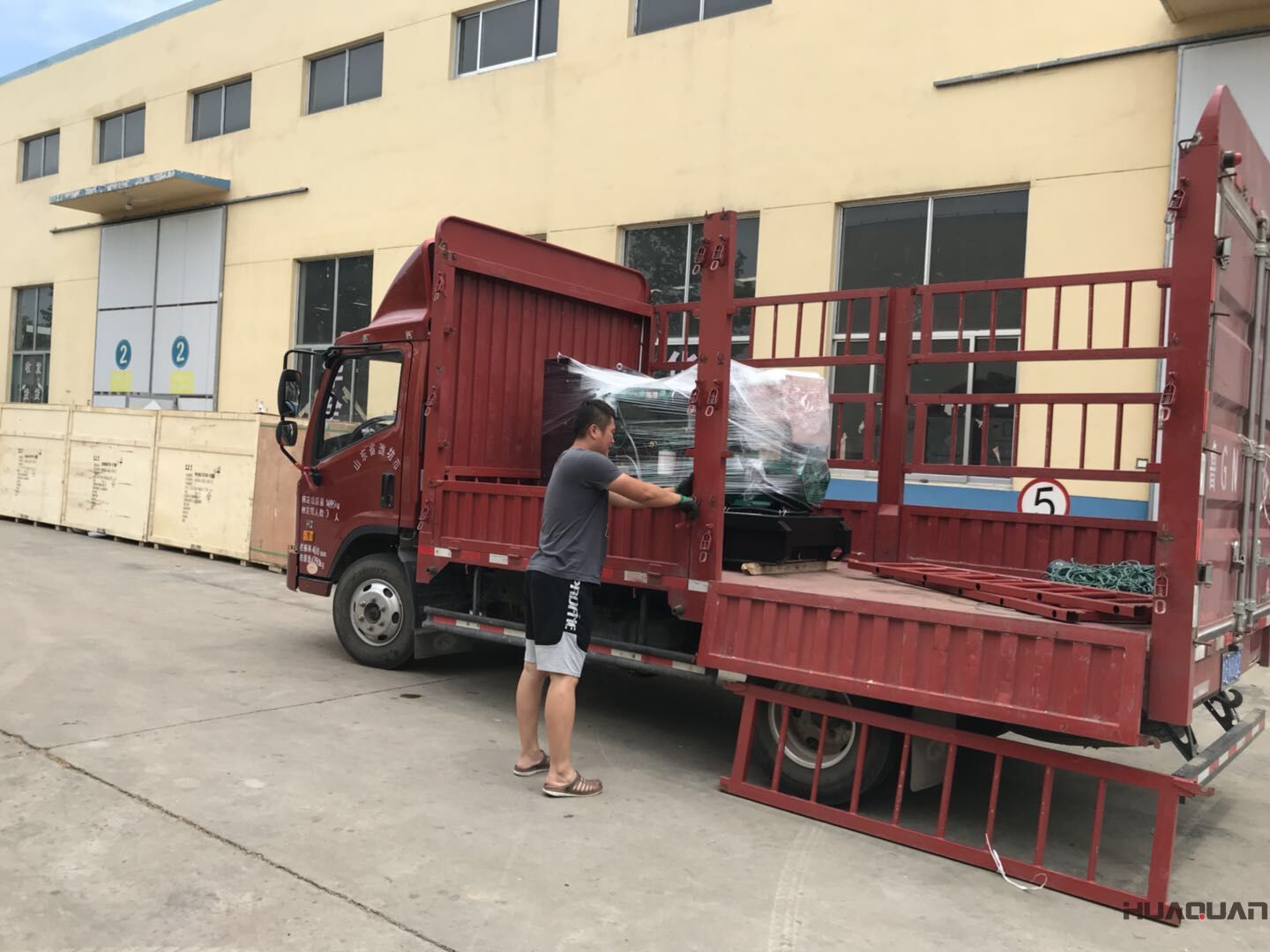 一臺30kw標(biāo)配柴油發(fā)電機組于8月30日順利發(fā)往湖北省