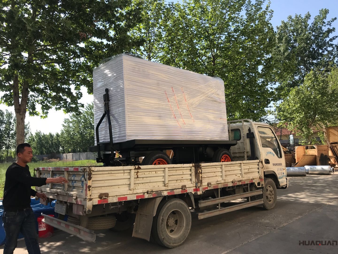 一臺150kw移動靜音拖車柴油發(fā)電機(jī)組于8月31日順利發(fā)往浙江省