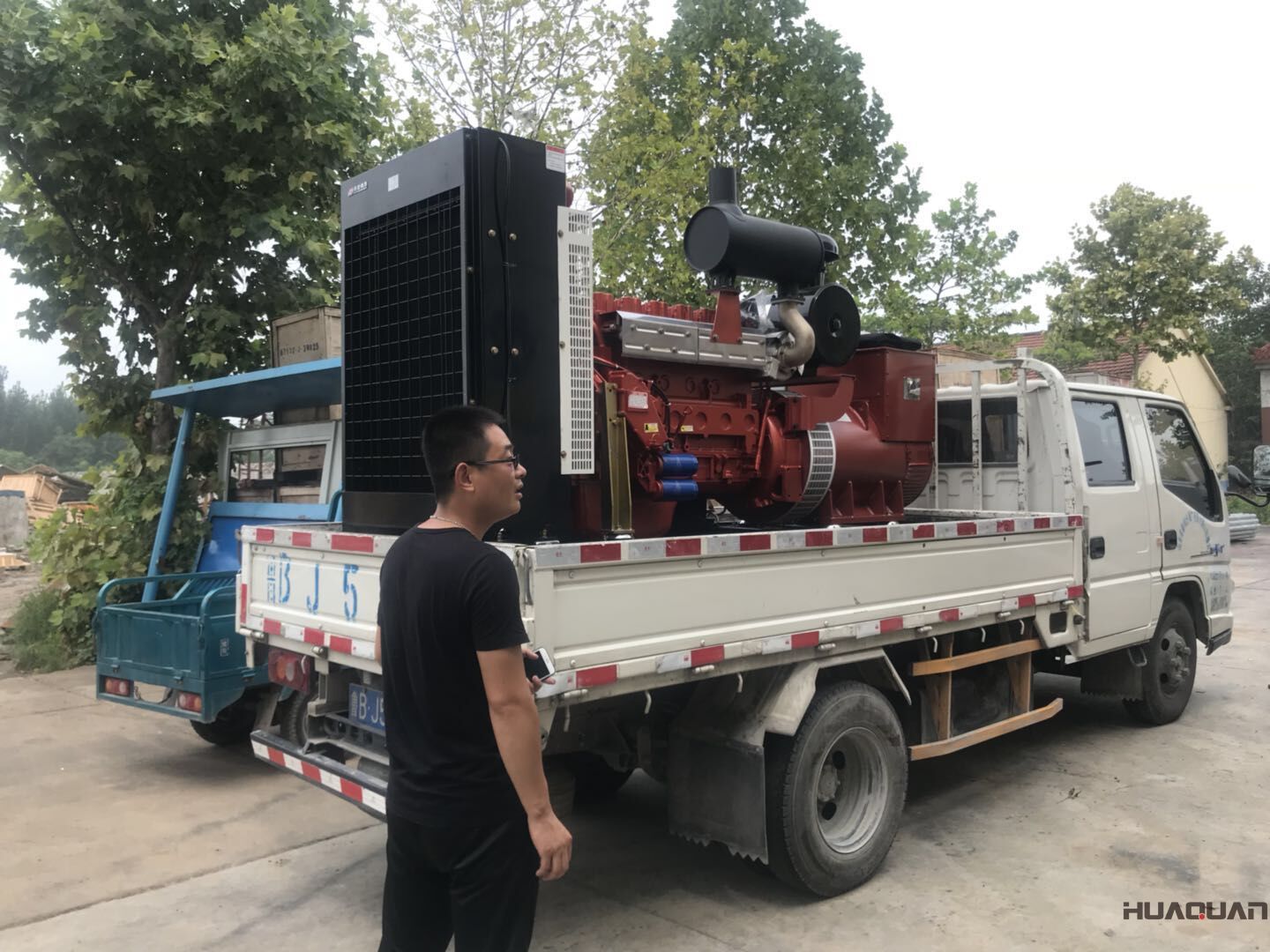 一臺300kw標(biāo)配柴油發(fā)電機組于8月4日順利發(fā)往湖北省