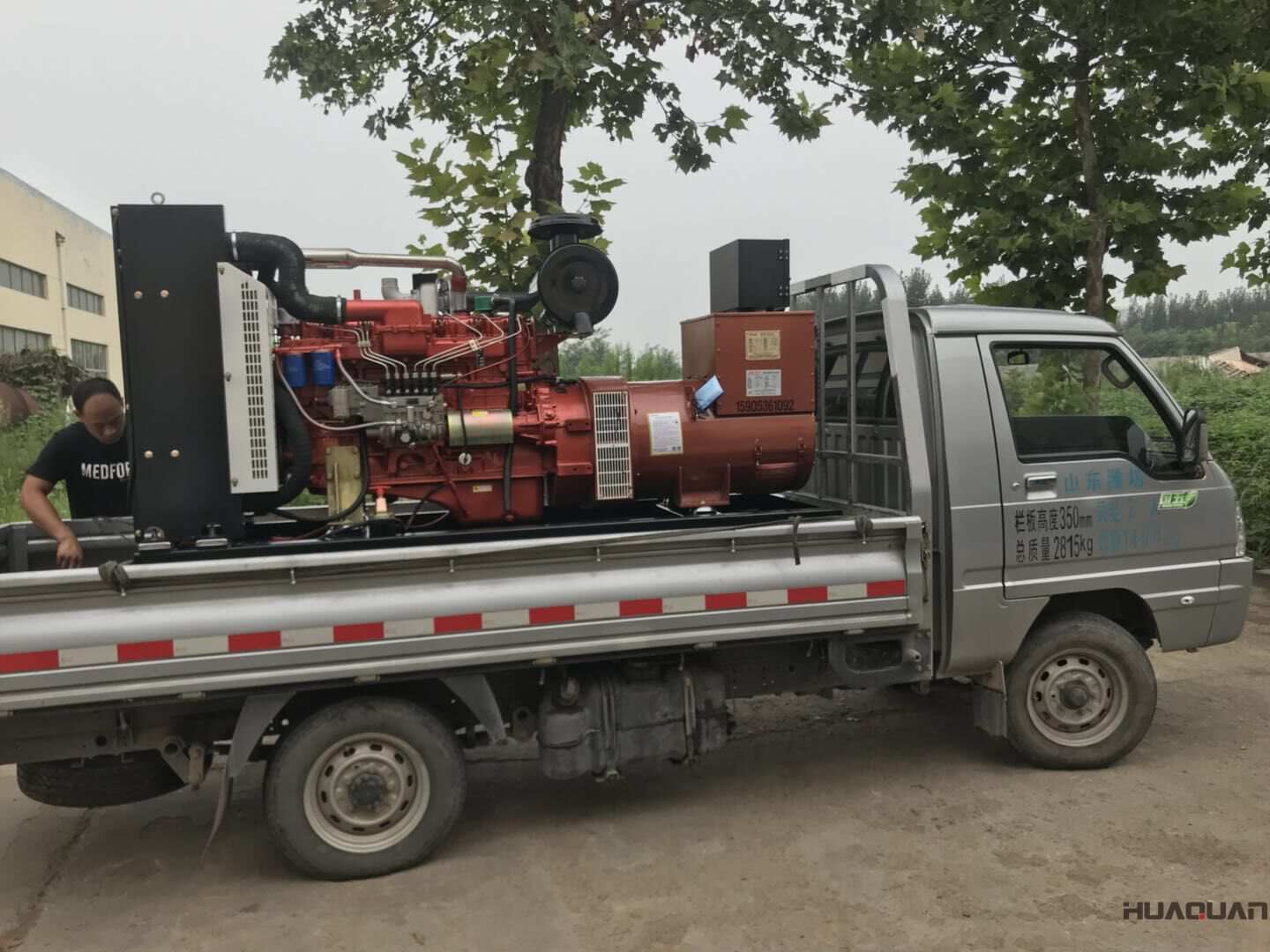 9月28日一臺260kw標(biāo)配型柴油發(fā)電機組發(fā)往山東