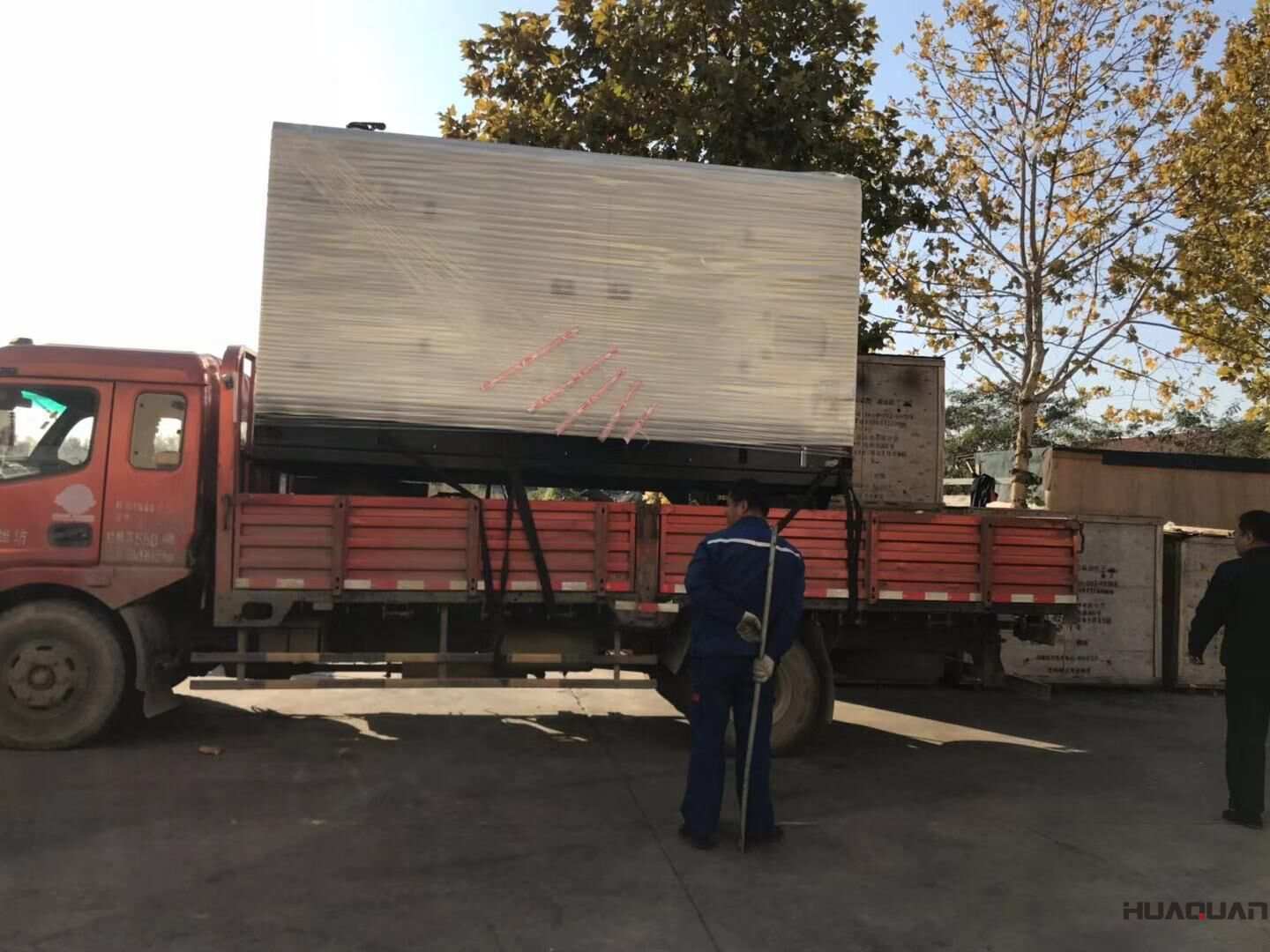 10月7日一臺120kw標(biāo)配型柴油發(fā)電機組發(fā)往河南