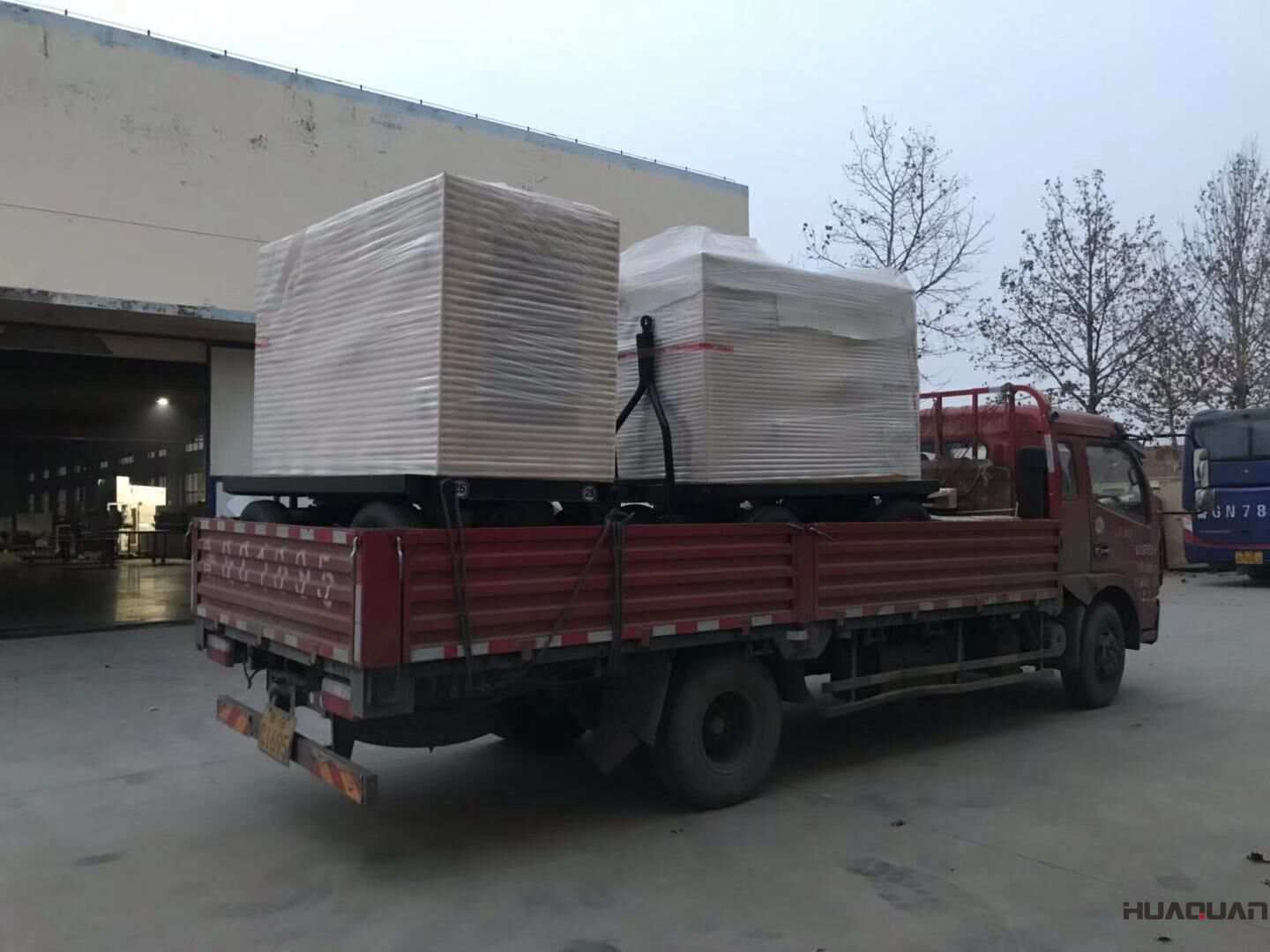 11月7日，山東馬先生從華全動力采購了兩臺10kw防雨棚柴油發電機組，現在已經順利發往目的地