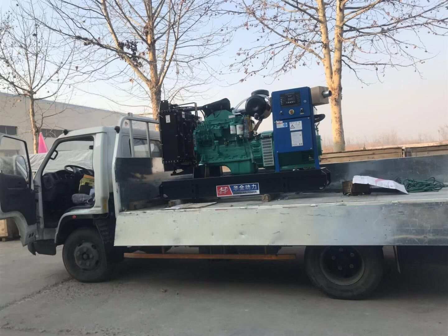 內(nèi)蒙古的張先生從華全動力采購的30kw標(biāo)配柴油發(fā)電機(jī)組已于12月4日順利發(fā)往目的地