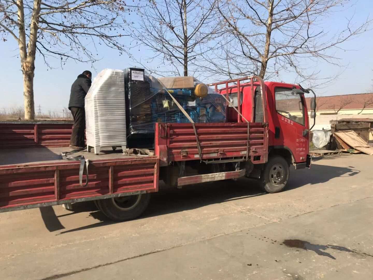 1月5日，云南省胡先生從華全動力采購的一臺100kw自動化柴油發電機組已經順利發往目的地