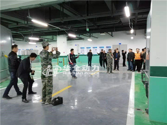 平度市人防辦主任現場講解，華全發電機組模擬啟動情況！